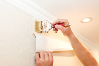 Pose de papier peint à Ornans — revêtements muraux et toiles de verre